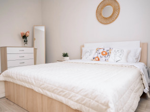 Трехкомнатная Просторная Квартира на 6 гостей у ТЦ Планета и Аквапарка