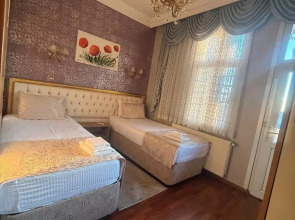 Апартаменты 3BR Flat Old Style 4AC Terrace, Metro