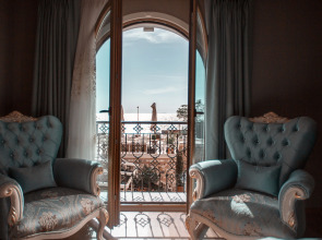 Отель Seven Hills Palace