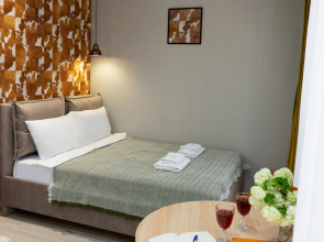Morent s yarkim interyerom v ZHK Sorrento Park Apartments