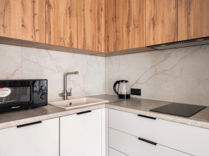 Квартира С Подиумом и выдвижной кроватью дизайнерская