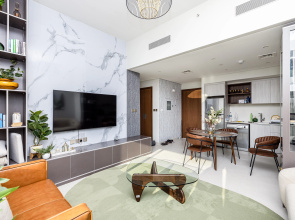 Апартаменты Сozy 1BR at Vida Residences Creek Beach