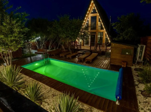 S Basseynom v Stile Afreym s Baney I Chanom Private House