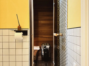 Квартира в тихом дворе с раздельными комнатами и с сауной на Невском