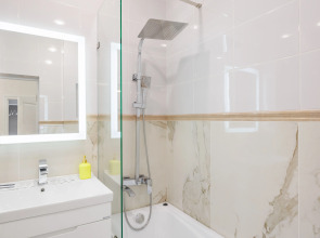 Апартаменты AURA с панорамными окнами и видом на горы