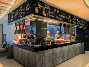 Отель Holiday Inn Resort Phuket Karon Beach by IHG