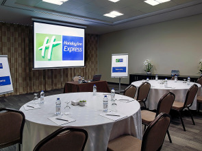 Holiday Inn Express | Dubai Internet City, an IHG Hotel