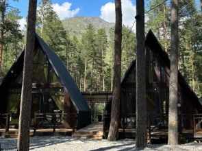 Shale Monchale Chalet