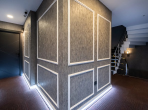 Отель The Queen Hotel