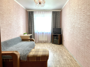 v novostroyke ryadom s khramom Vozneseniya Gospodnya Apartments