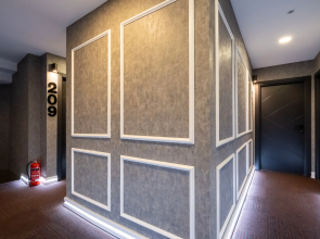 Отель The Queen Hotel