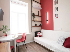 Квартира мини-студия со вторым ярусом у парка с озерами