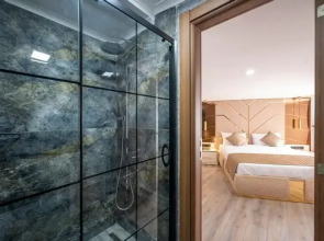 Luxury Airport Hotel by Zazzoni