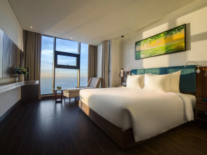 Maximilan Danang Beach Hotel