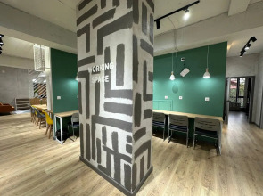 Хостел izzzi hostel Bishkek