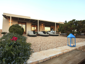 Romero Villa