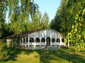 Semejnyij Hotel Lesnoj Bereg