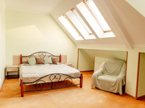 Mansardnye u morya Apartments