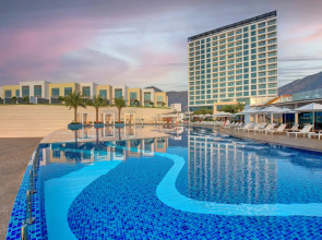 Курортный отель Royal M Al Aqah Beach Resort by Gewan