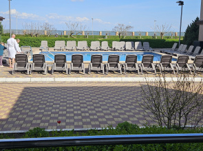 Na Pervoy Linii V Vidom Na More Apartments