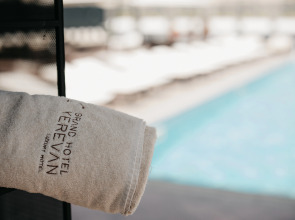 Отель Grand Hotel Yerevan