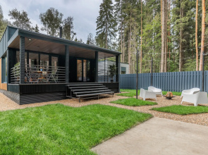 Privatnyj ostrovok otdyha sredi russkogo lesa Private House