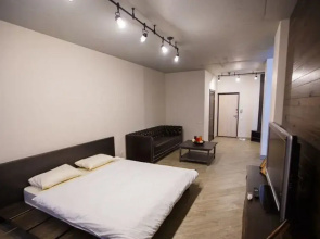 Klacsa Lyukc C Dizajnerskim Remontom Flat