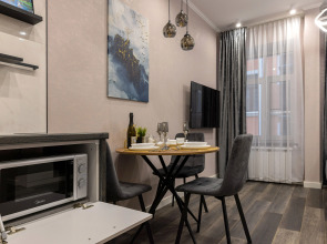 Квартира Дизайнерская Студия на Три Окна Feel At Home у Невского Проспекта