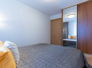 Апартаменты Трёхкомнатные с джакузи на Антона Валека 12