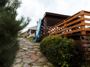 Частный дом у реки