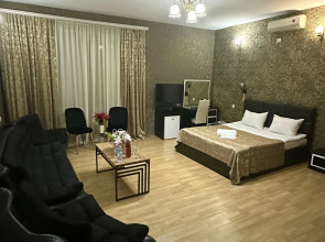 Отель Qeroli old town