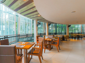 Отель Holiday Inn Resort Phuket Karon Beach by IHG