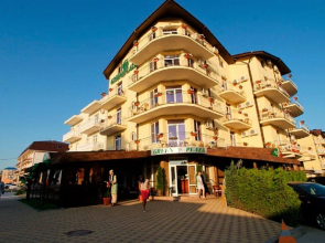 Green Plaza Hotel