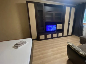 Ryadom S Bulvarom Geroyev Flat