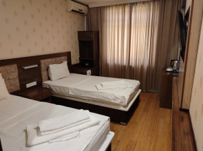 Отель Grand Avenue