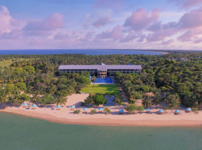 Breeze Pasikudah Resort Hotel