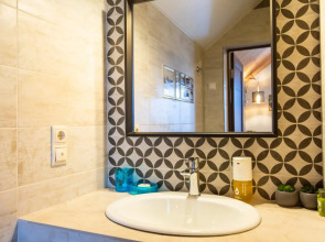 Гостевой дом Four Lions House (Фор Лайонс Хаус)