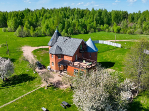 Zamok v Lesu Pushkinskiye Gory Guest house