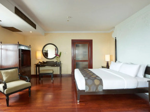 Отель Long Beach Garden Hotel & Pavilions