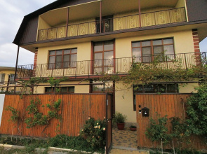 Yugoriya Dom Y Morya Guest House
