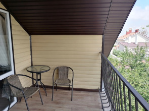 Апартаменты Мансарда в Тихом Центре Севастополя