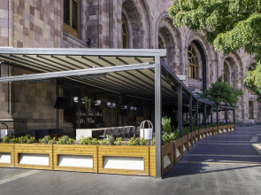 Отель Armenia Marriott Hotel Yerevan