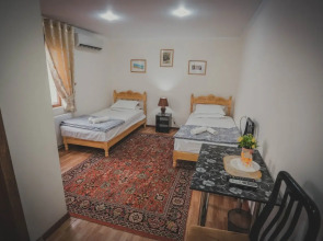Parivash Guest Hotel