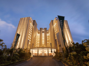 Отель Araliya Beach Resort and Spa