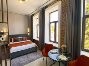V Tsentre Goroda  S Vidom Na Peshehodnuyu Ulitsu Apartments