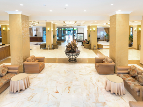 Отель Ани Плаза