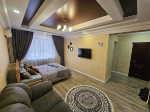 Uyutnye v tsentre goroda Ufy Apartment