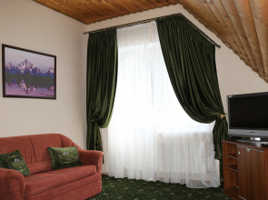 Отель NATIONAL Dombay