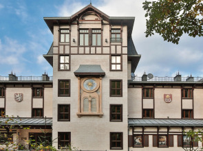 Resort Retro Riverside Wellness