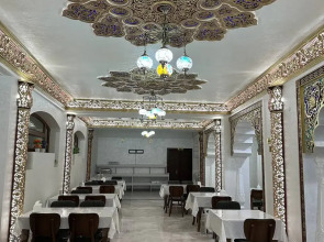 Отель Ayvan Plaza